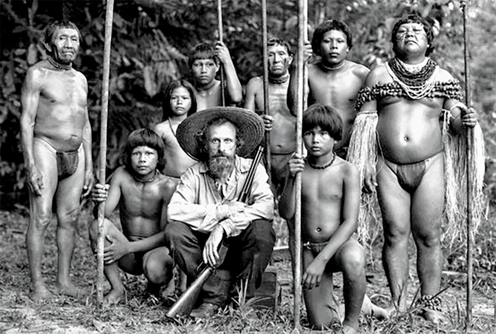 Theodor Koch-Grünberg com indígenas em Roraima, no início do século XX