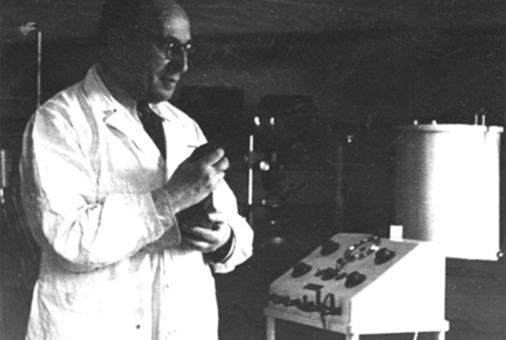 Ludwik Fleck em seu laboratório