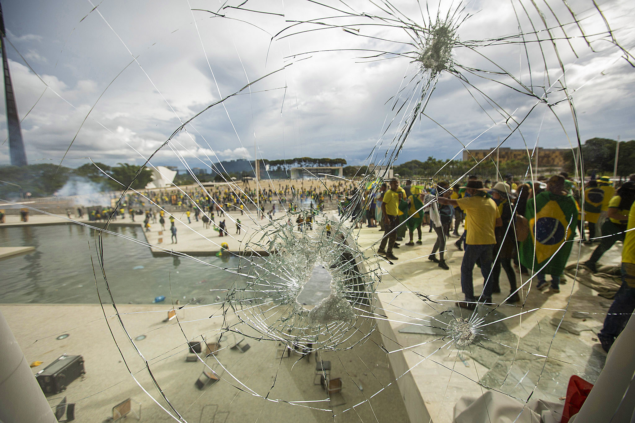 Manifestação de 8 de janeiro de 2023, na Praça dos Três Poderes, em Brasília: Sávio Cavalcante classifica ato como “catarse golpista” (Foto: Marcelo Camargo/Agência Brasil)