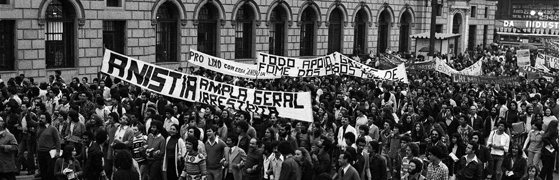 O Movimento Feminino pela Anistia, criado em 1975, teve um papel pioneiro na resistência; na imagem, manifestação em São Paulo, em 1979 (Foto: Ricardo Malta/Centro Universitário Maria Antonia)