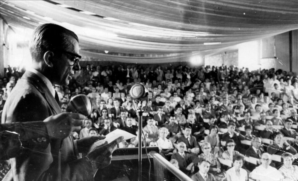 Anísio Teixeira discursa na inauguração da UnB, em 1962