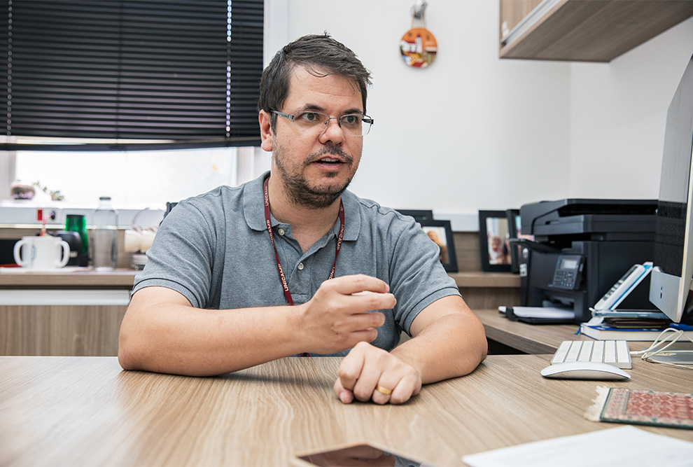 Um dos autores do estudo, o professor José Luiz Módena, que coordena o Laboratório de Estudos de Vírus Emergentes (Leve) do IB da Unicamp: ocorrência de complicações é uma raridade no caso da doença
